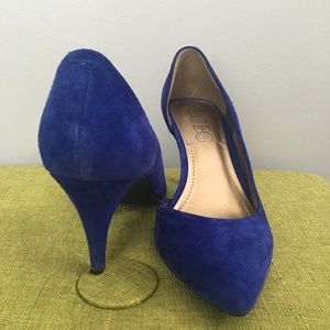 BCBG PARIS BLUE SUEDE PUMPS